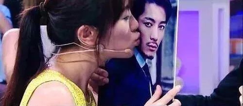 叶璇|女神“变脸”没人敢认?42岁未婚被封“疯批美人”,童年滤镜碎了一地