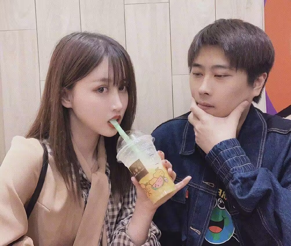 赵梦玥|卢本伟和UU妹官宣分手？其实赵梦玥早有暗示，然而卢姥爷没当回事！