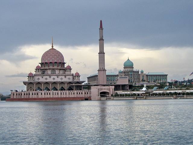 温泉|马来西亚智慧型花园城市—布城