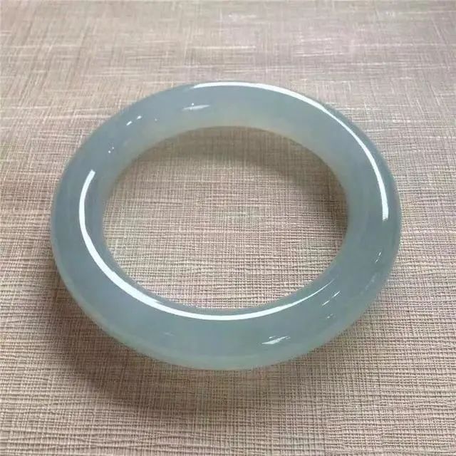 |9800买下木那包浆皮翡翠原石,切开后大家直瞪眼!