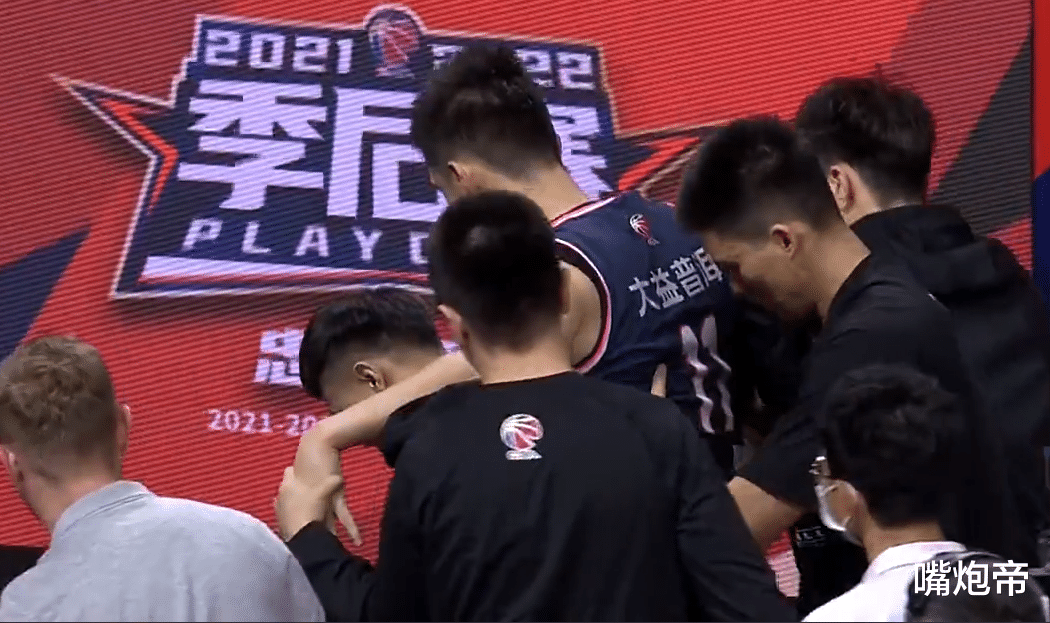 广东男篮|霸气挥手告别杜锋，杨鸣大笑离场！双外援32+19救辽宁，广东王朝崩塌
