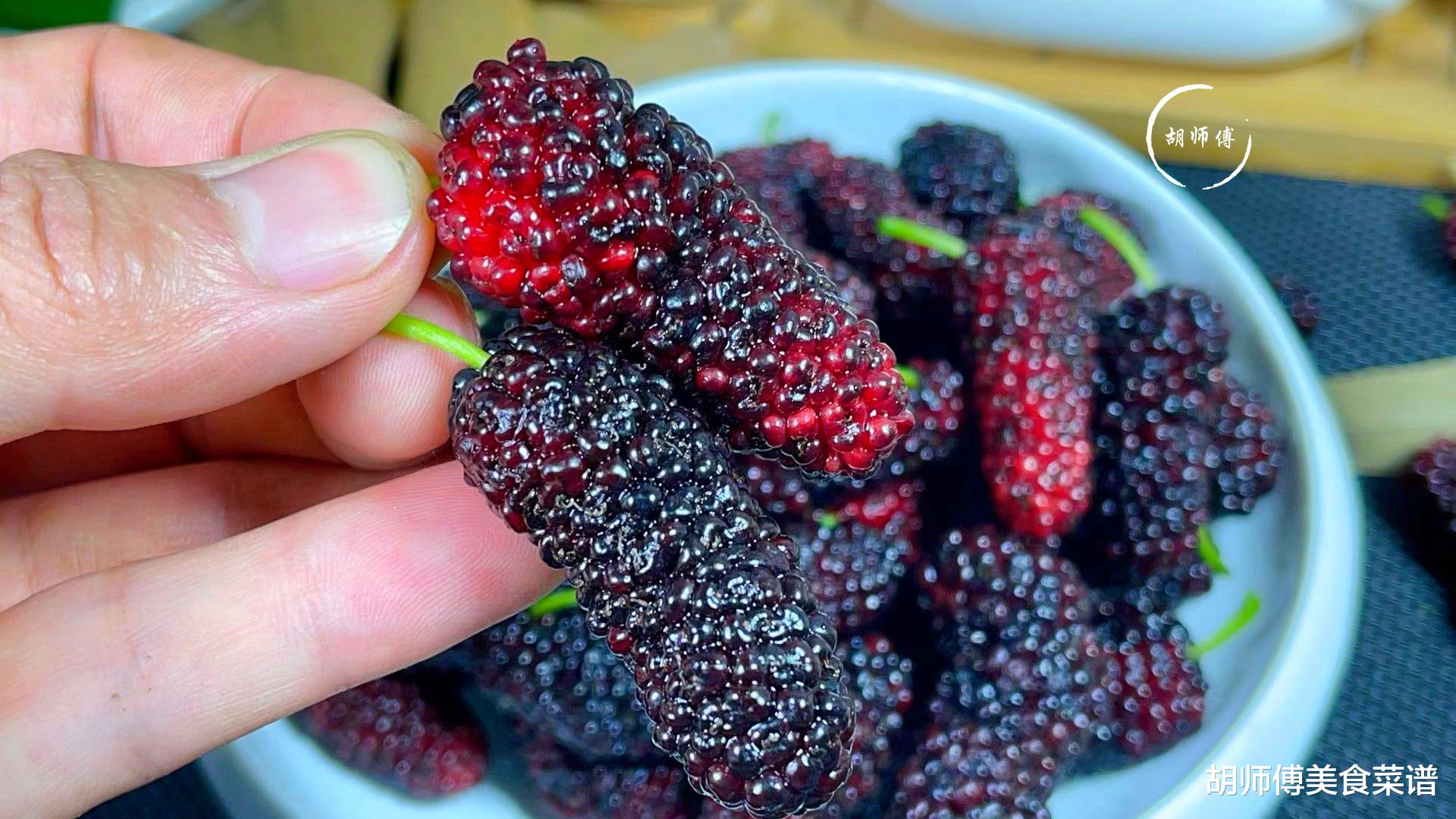 鸡蛋|洗桑葚时，有人用盐，有人用面！老果农：都不对，教您正确的方法