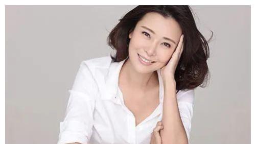 柯蓝|她是出身极其显赫女星，因私生活太乱无人敢娶，如今50岁仍是单身