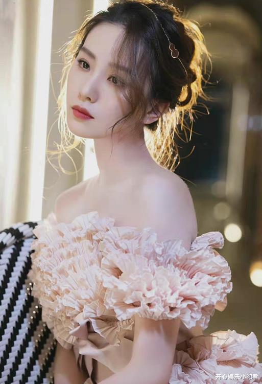 蝴蝶背|蝴蝶背、天鹅颈,卷完颜值卷身材,可以永远相信女明星的身材管理