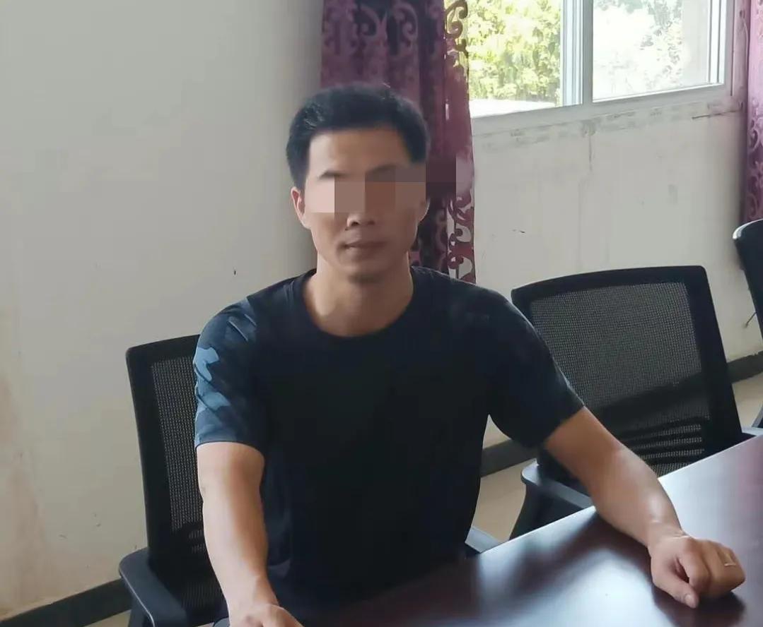 2002年,江西一男子被指控杀害女友判死刑,狱中写300份血书申诉