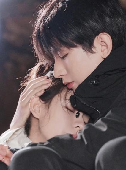 杨紫|杨紫出走后,她空降坐稳一姐位置,袁冰妍竟然排到第五去了?