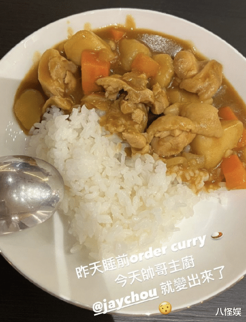 昆凌|昆凌晒孕期生活,调侃儿子好酷,4岁罗密欧慵懒仰沙发上似小霸总