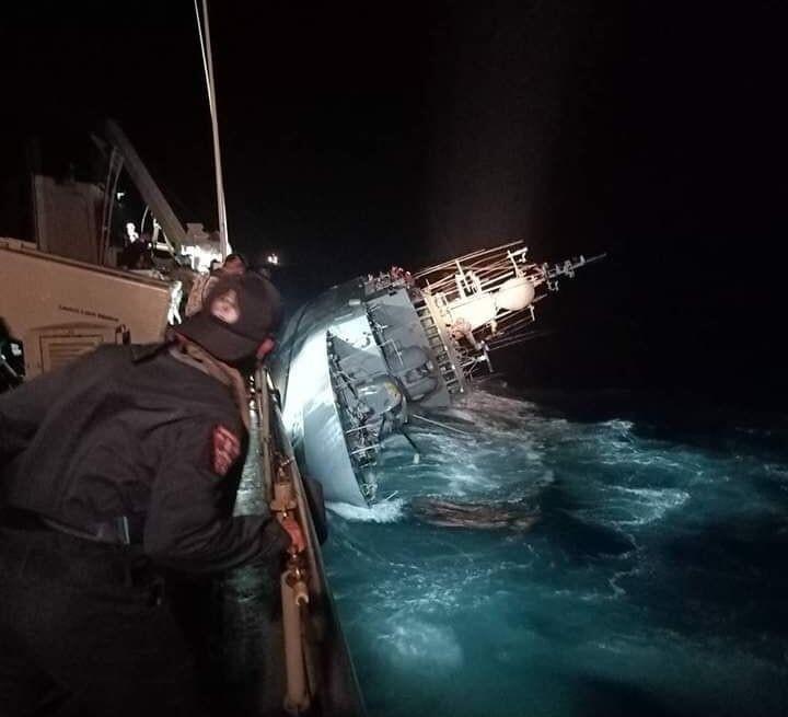 载有106人泰国海军船只遭遇海浪不幸沉船