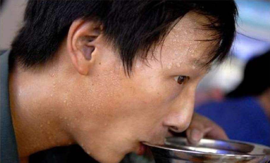 中成药|吃饭满头汗,白吃三碗饭,送你1个中成药,止汗固汗,留住精气神