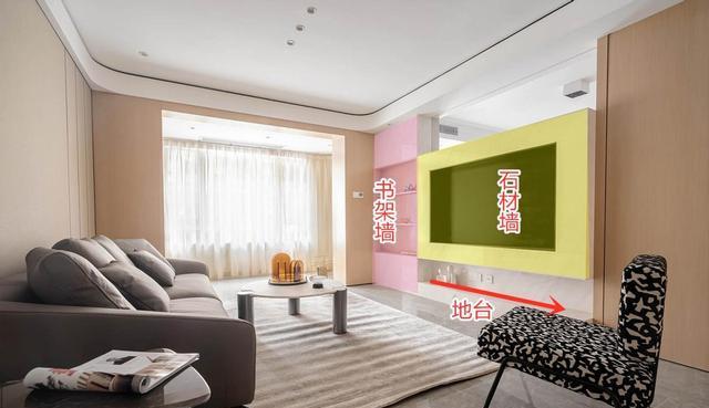 1米9的电视墙一眼看上,一半大理石一半地柜做收纳,显得上档次