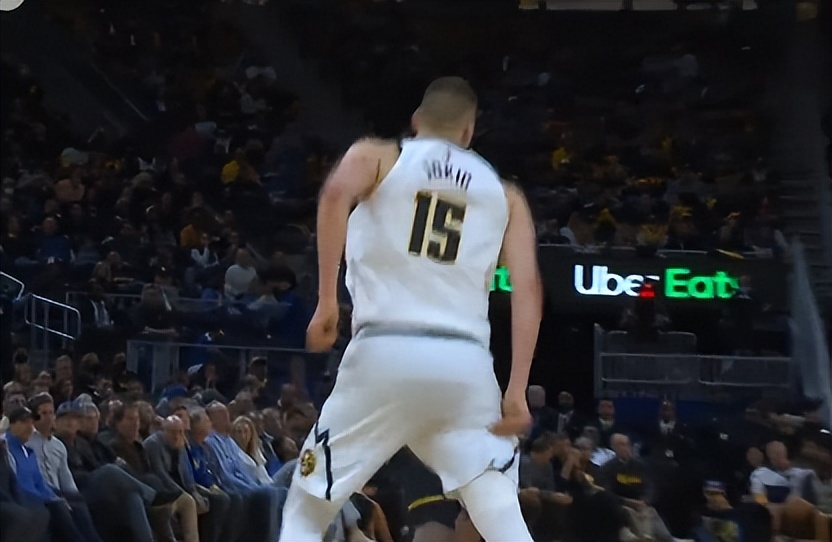 约基奇|壮烈！NBA超巨拉伤不离场，狂轰30+19+8拼尽全力，无愧MVP