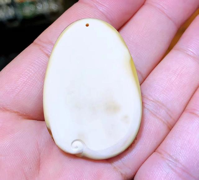 玉雕|年轻人喜欢这种风格的玉雕,会不会与传统之美相悖?