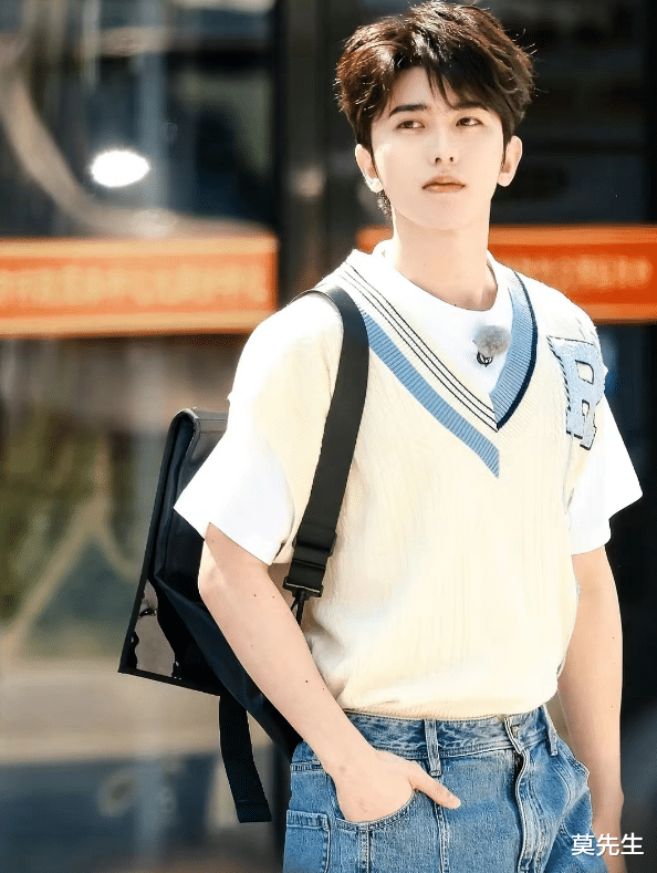 王俊凯|两天5个瓜,顶流男星劈腿,女神级女星老公被抓,个个都是大瓜