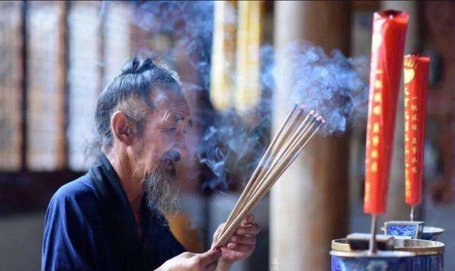 古人忠告：“拜三不拜四，拜四要出事”，是何意？不懂别乱拜