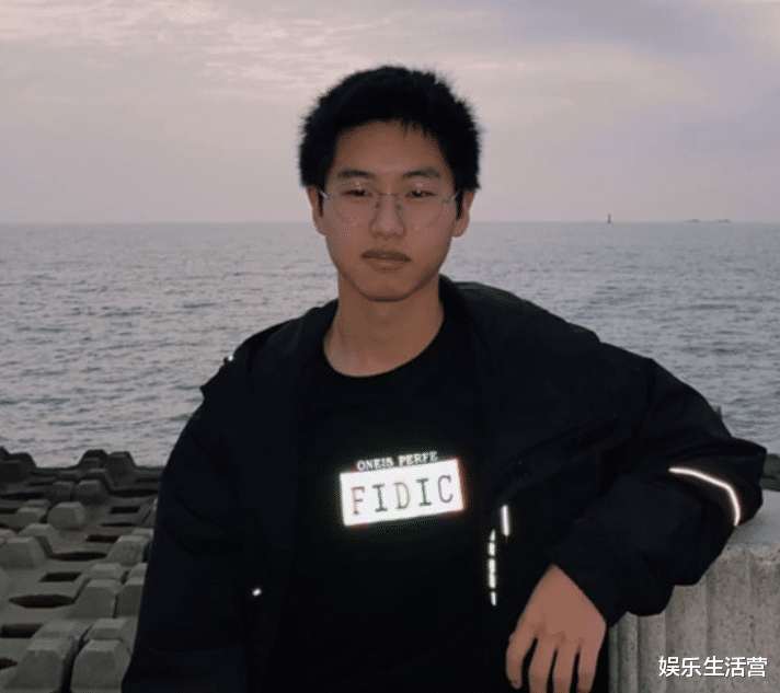 |孙海洋嫌弃孙卓，派他去健身房，健身照曝光后，网友：卓公子回归