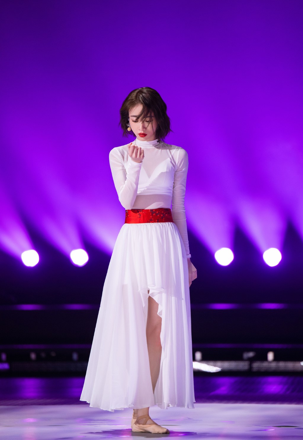 王心凌|《浪姐3》王心凌、Twins出场弹幕刷屏，网友询问粉丝为啥那么多