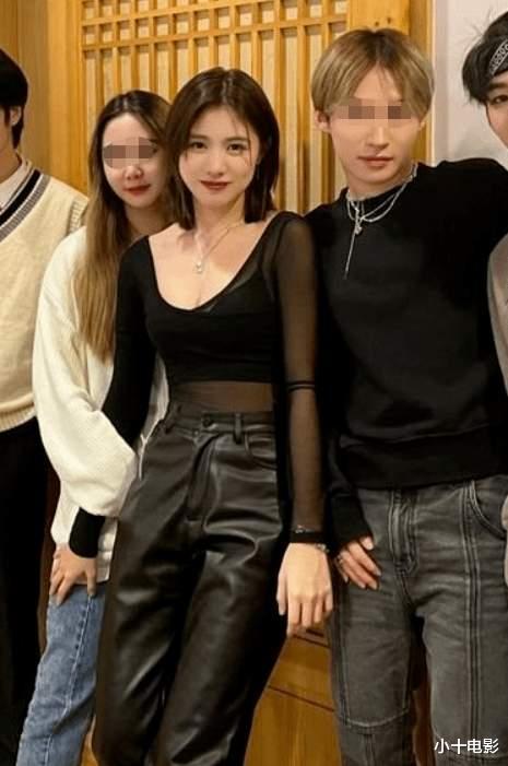 李嫣|5位零零后星二代名媛，个个国外留学，15岁的她一幅画卖了90万