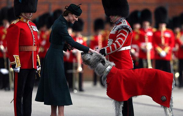 凯特王妃|王室评论员:凯特王妃拥有戴妃和弗格森缺乏的品质,难怪女王喜爱