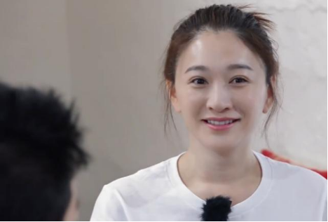 护肤 李小冉“护肤秘诀”火了，轻松养成光滑婴儿肌，金晨：我都用2年了