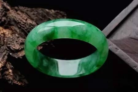 翡翠手镯|带你了解贵妃镯?