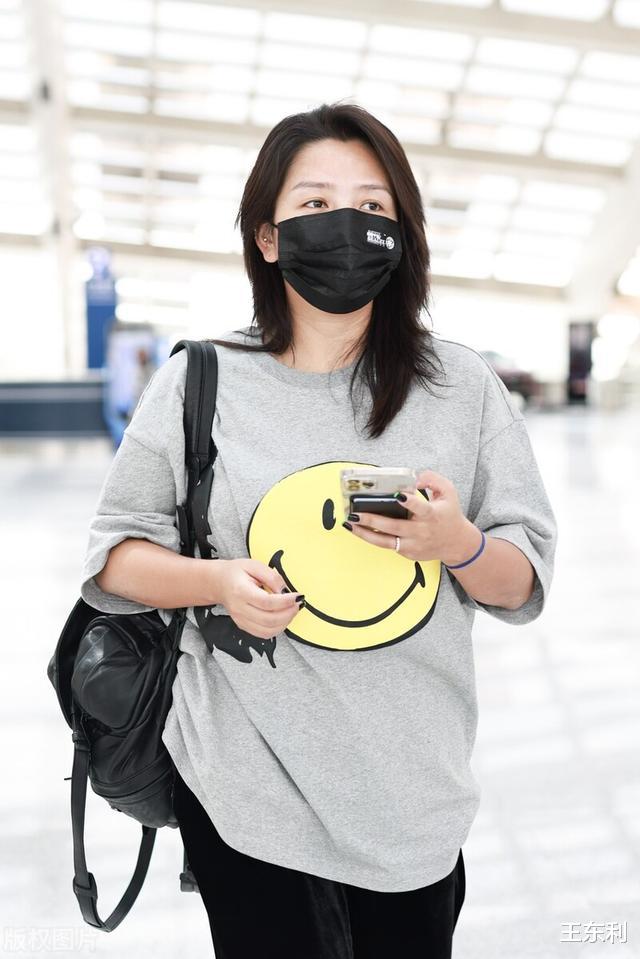 何洁|曾经抛弃初恋释小龙，如今一人带了4个娃