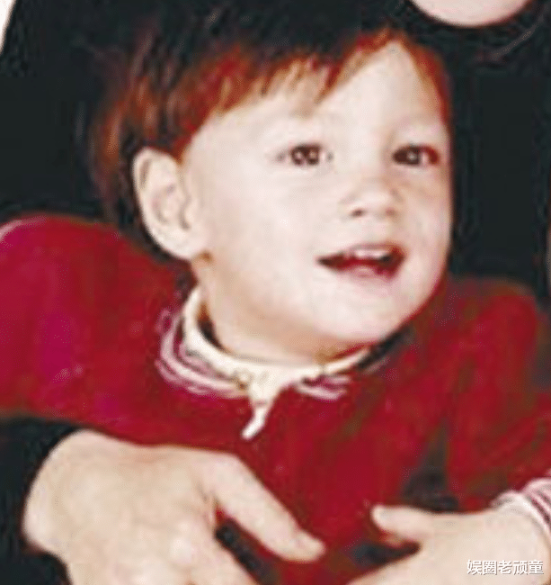 周华健|周华健与儿子同框，因长得太成熟，一时竟分不清谁是儿子谁是爹