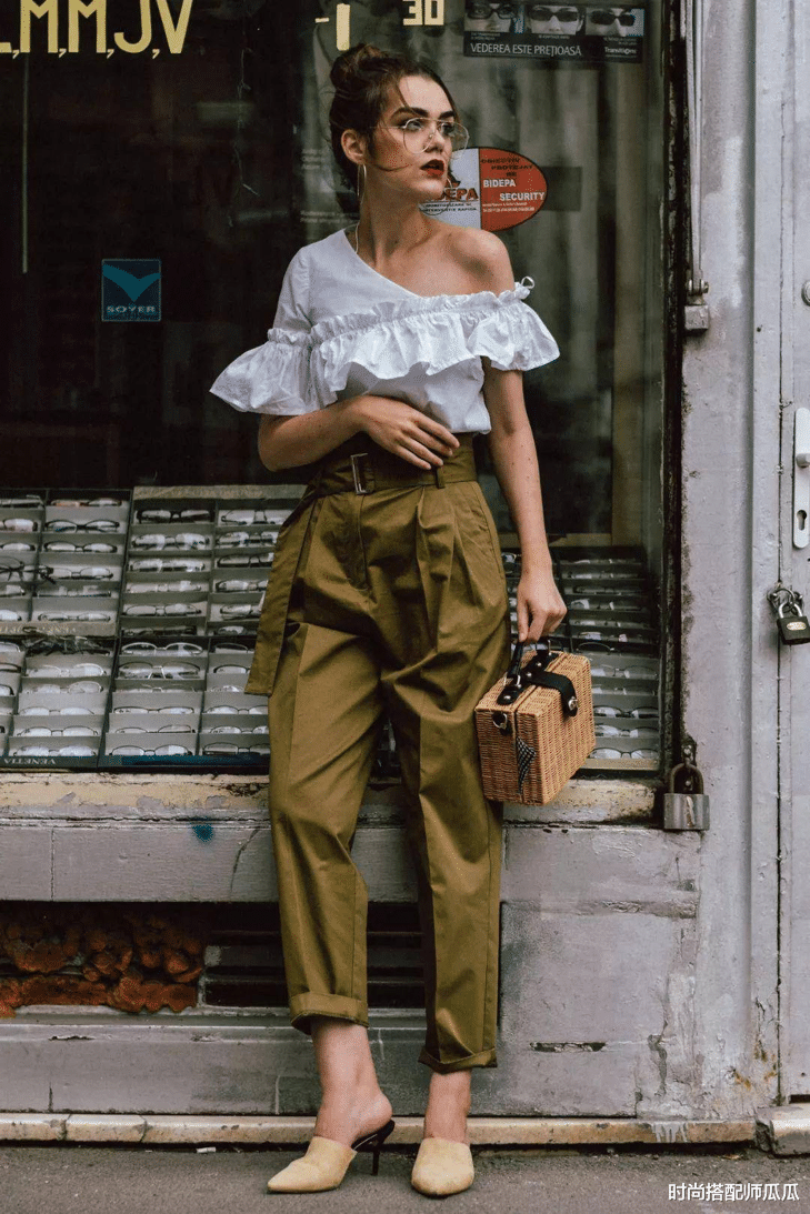 阔腿裤早就退圈了，2022流行的是“纸袋裤”，百搭显瘦，谁穿谁知道