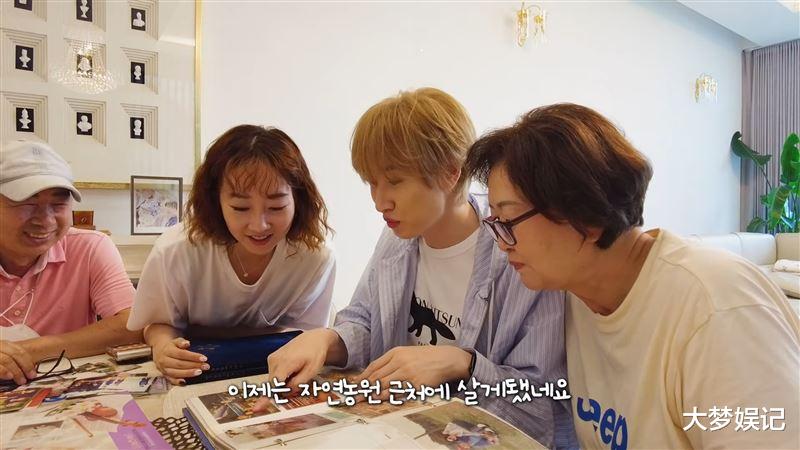 银赫|爸逝世!SJ银赫公开一家四口影片,网友全看哭:全家福来不及拍