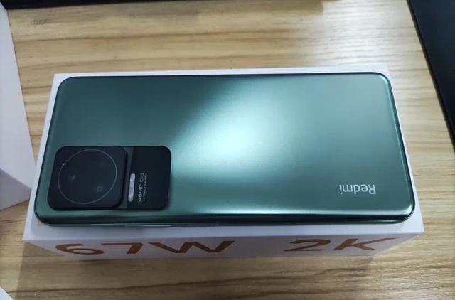 |从3999跌至2099元，无线充电+哈曼卡顿，小米2K屏旗舰加速退场！