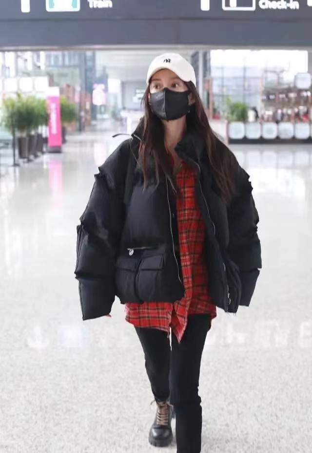 当红女星|Baby单身后，越来越嫩，穿着不输小姑娘！