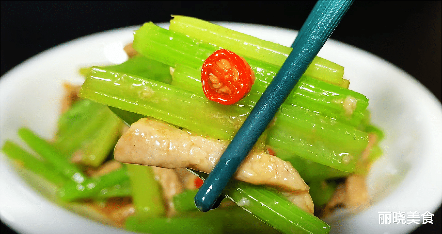 鸡蛋|8种不打农药,易被忽视的蔬菜,钾含量媲美香蕉,三伏常吃精神棒