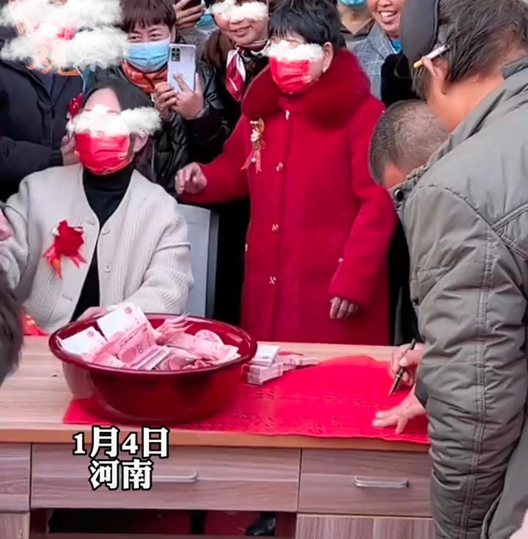 河南:弟弟结婚,两个姐姐给14万礼金,网友:姐夫倒了八辈子大霉