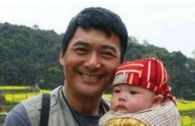 徐凤年|成龙回老家，周润发回老家，刘德华回老家，网友：这差距大