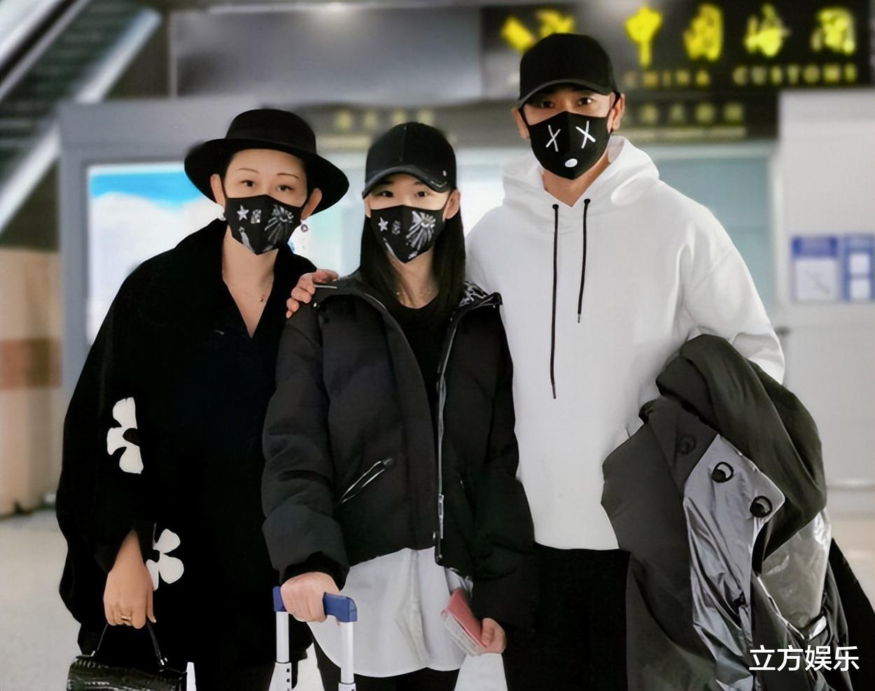 赵文卓|赵文卓一家5口现身，女儿身材似爸爸，仅看一双眼就知是美女