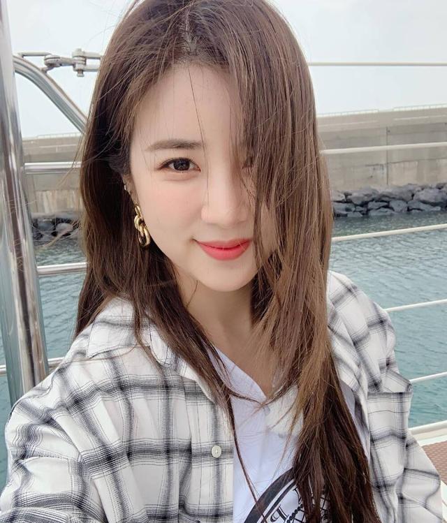 朴初珑|Apink尹普美和朴初珑组小分队,愚人节玩笑成真,ChoBom下月发歌