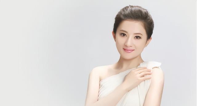 金铭|9岁红遍全国18岁考上北大,撒贝宁曾发誓要娶她,41岁至今未婚