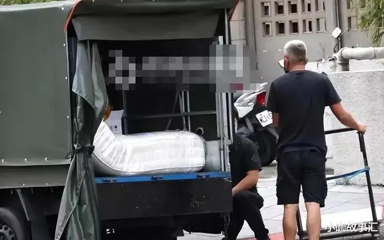 大S|厂商确定大S归还的是假床垫，销毁的假床垫价值仅2万元