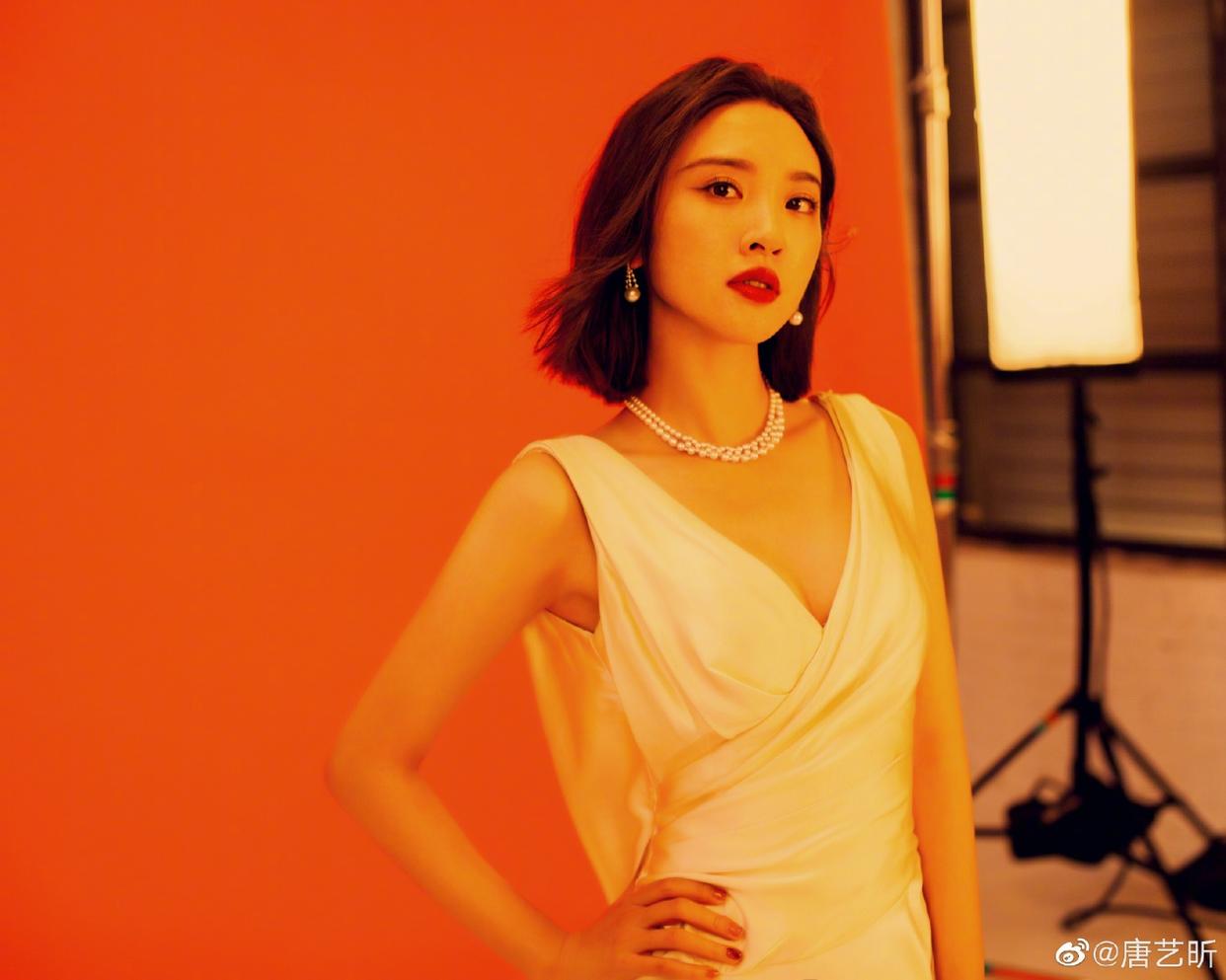 唐艺昕 唐艺昕长发短发随拍，美女颜值不被发型左右，网友：张若昀好福气
