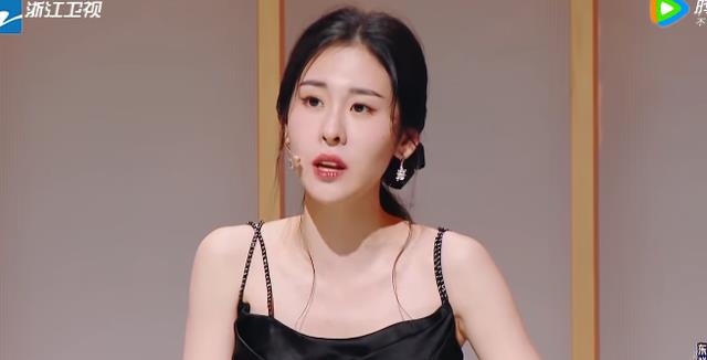 赖美云|赖美云、张赫宣反差萌合唱,迷之走位太好笑,张碧晨诙谐点评