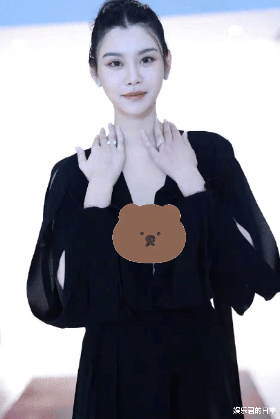 奚梦瑶|33岁奚梦瑶低调庆生，撇嘴与何猷君贴脸秀恩爱，二胎后丰腴似少女