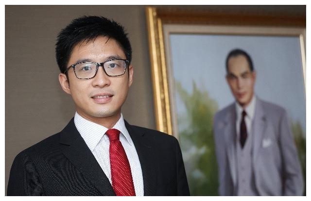 霍启山|霍启山：朱玲玲第二个儿子，比哥哥帅气，39岁成澳娱董事，仍未婚