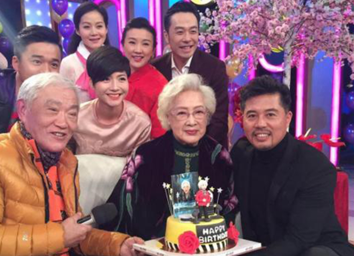 秦怡|传奇女演员秦怡辞世,牛犇祝希娟等人悼念:还欠老师一顿荠菜馄饨