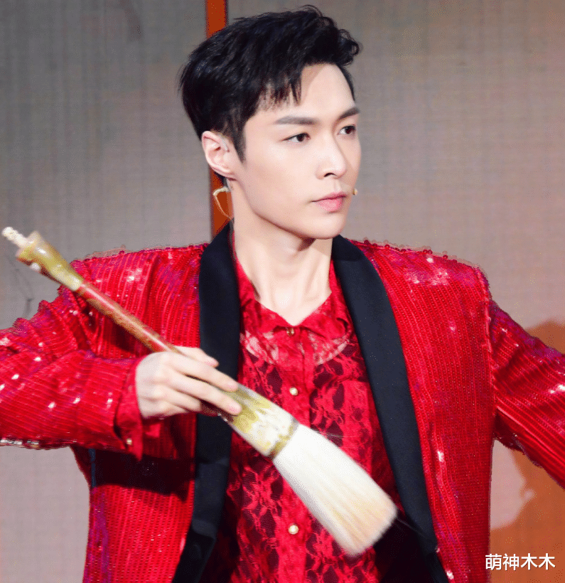 张艺兴|张艺兴演唱会彩排14小时，2000米海拔高强度唱跳，不愧是内娱卷王