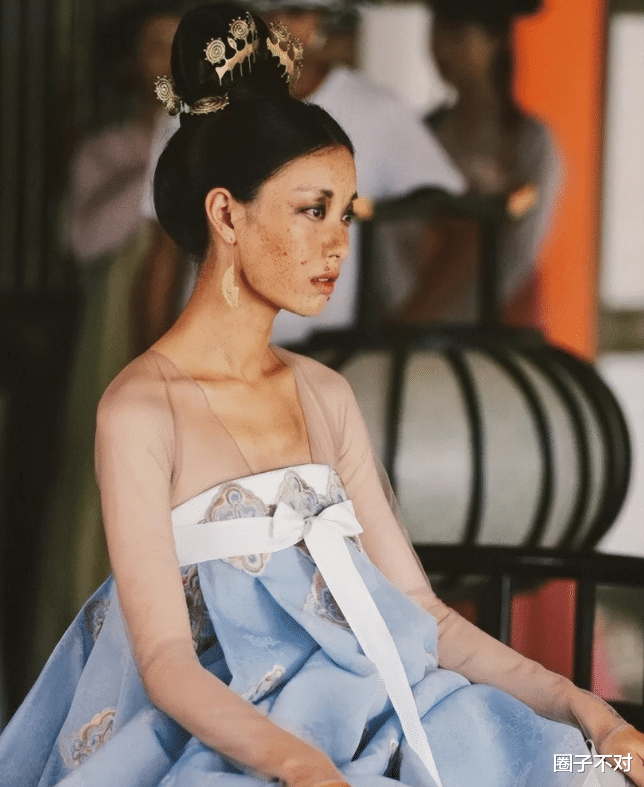 街拍|放不下身段就别演丑角，这些女星告诉你，什么叫敬业不糊弄观众