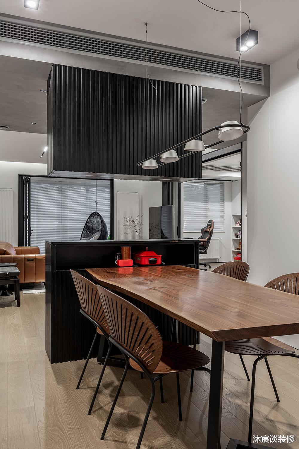 她家,多处可开可合式设计,还有树屋亲子区,温馨精致真让人喜欢