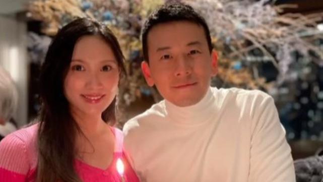 戴安娜|石修儿子陈宇琛官宣太太诞下女儿 一家三口牵手温馨合照