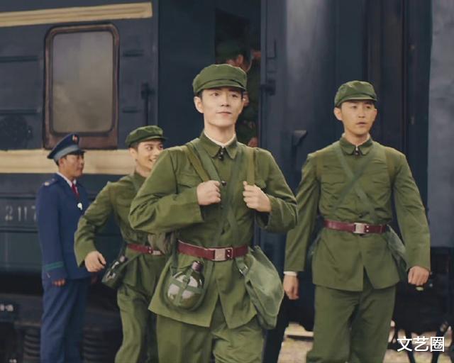 肖战|《王牌部队》花絮:肖战苦练持枪姿势,拍完还自觉观看入镜效果