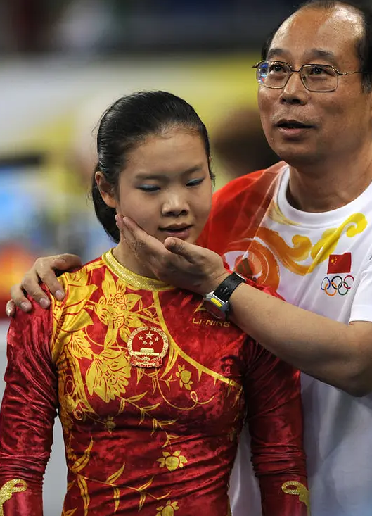 程菲|体操女王程菲：退役后身材发福没人要，父母希望能嫁个如意郎君