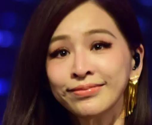 王心凌|40岁王心凌晒性感照片,被指脸僵似充气娃娃,网友:整残了