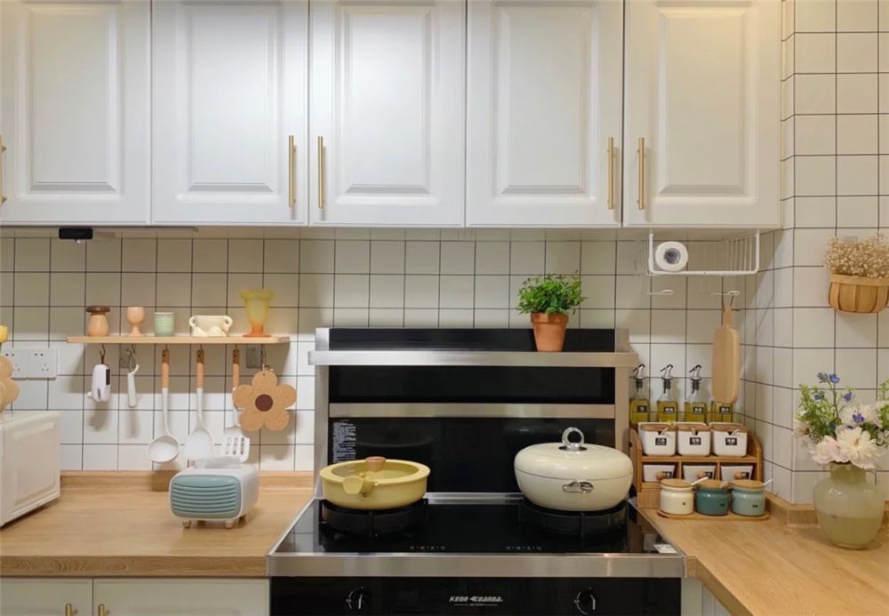 姑娘改造5㎡小厨房:不敲不砸,用最简单的方法呈现最温馨的效果